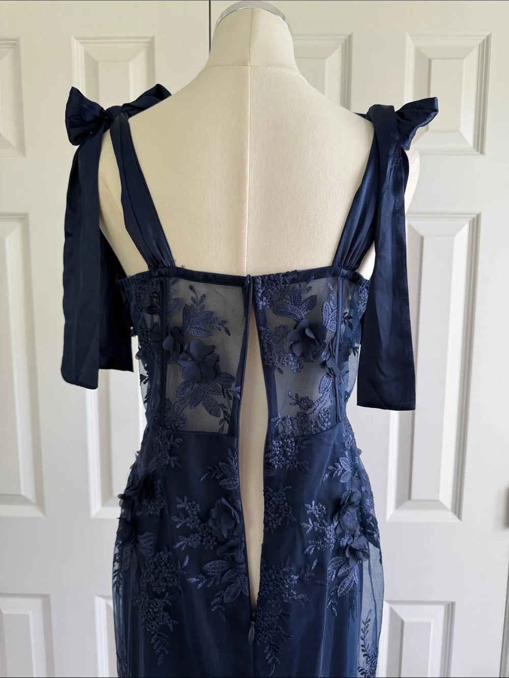 NWT Lulus Charisma Navy 3D Floral Bustier Tie Strap Wedding Guest Dress Size L - Picture 11 of 15